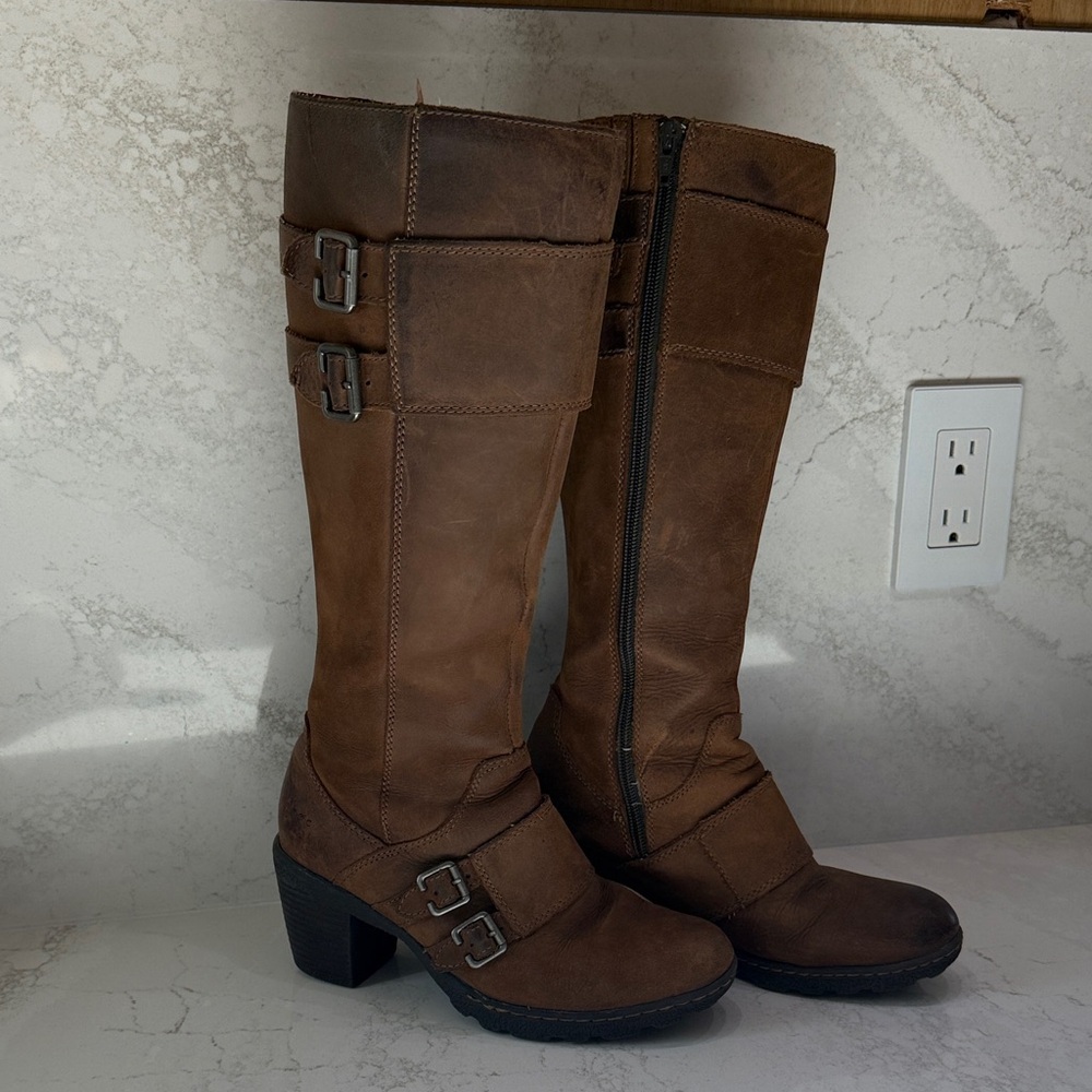 Born b.o.c. Sue riding heeled leather  boots in brown nubuck.
